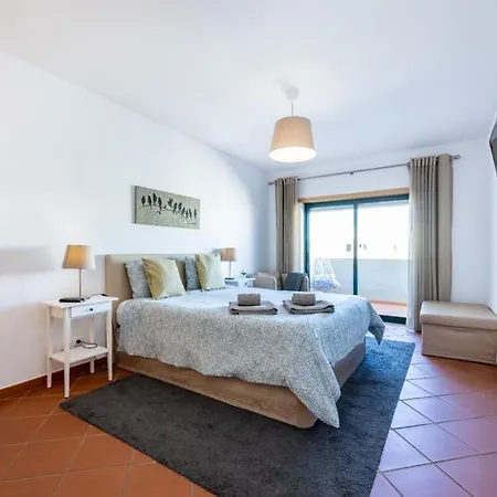 Oceanterracepool, 2m Walk Apartment Armacao de Pera